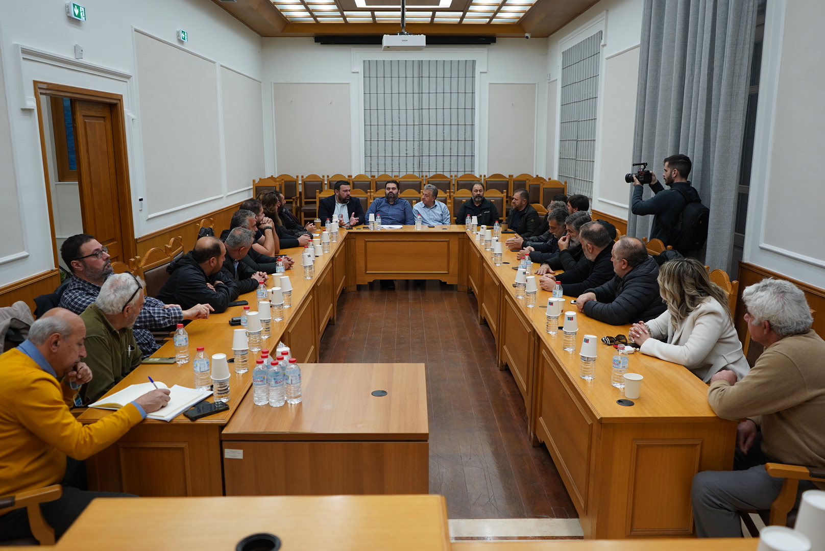 Σύσκεψη με κτηνοτρόφους και τυροκόμους του νησιού στην Περιφέρεια