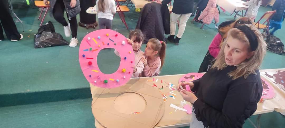 Έφτιαξαν αποκριατικές στολές, μικρά και μεγάλα παιδιά