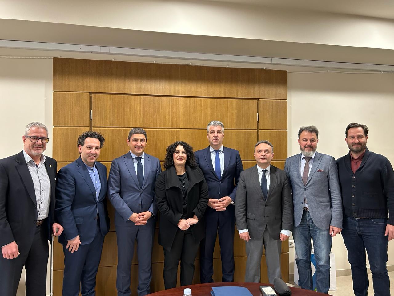 Αυγενάκης: Δημιουργούμε ένα ισχυρό θεσμικό πλαίσιο προστασίας του ελληνικού μελιού