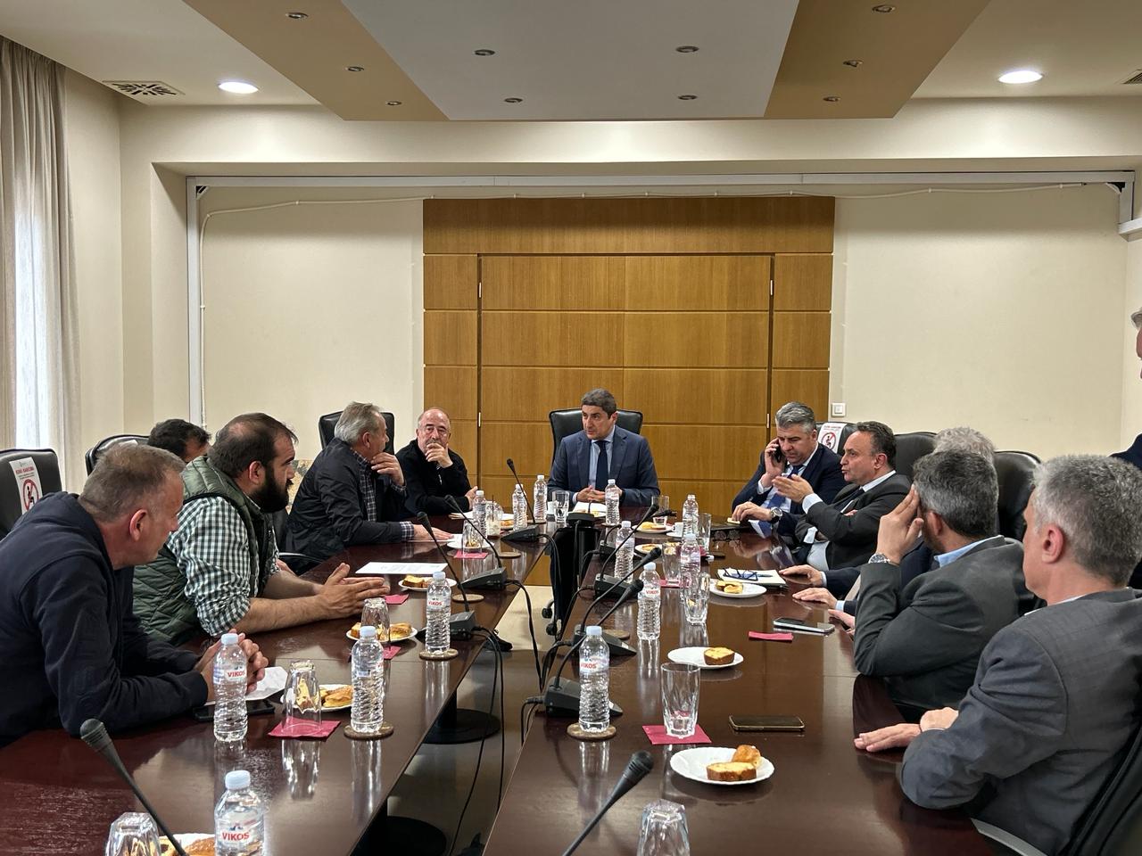 Αυγενάκης: Δημιουργούμε ένα ισχυρό θεσμικό πλαίσιο προστασίας του ελληνικού μελιού