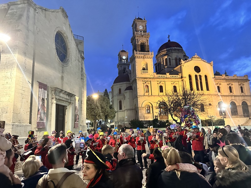Σε αποκριάτικους ρυθμούς την Τσικνοπέμπτη το Ηράκλειo - Φωτογραφίες
