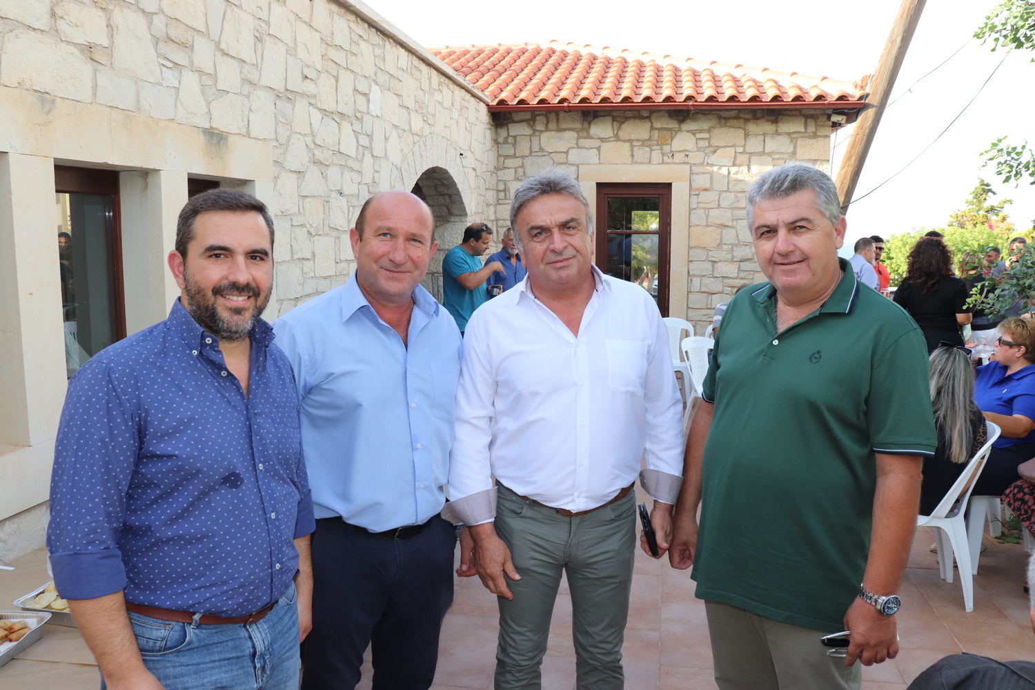 Με εναγκαλισμούς υποδέχτηκαν τον Γιώργο Μεραμβελιωτάκη και το συνδυασμό «Μαζί με Όραμα»