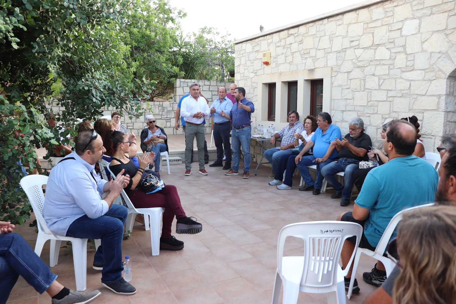 Με εναγκαλισμούς υποδέχτηκαν τον Γιώργο Μεραμβελιωτάκη και το συνδυασμό «Μαζί με Όραμα»