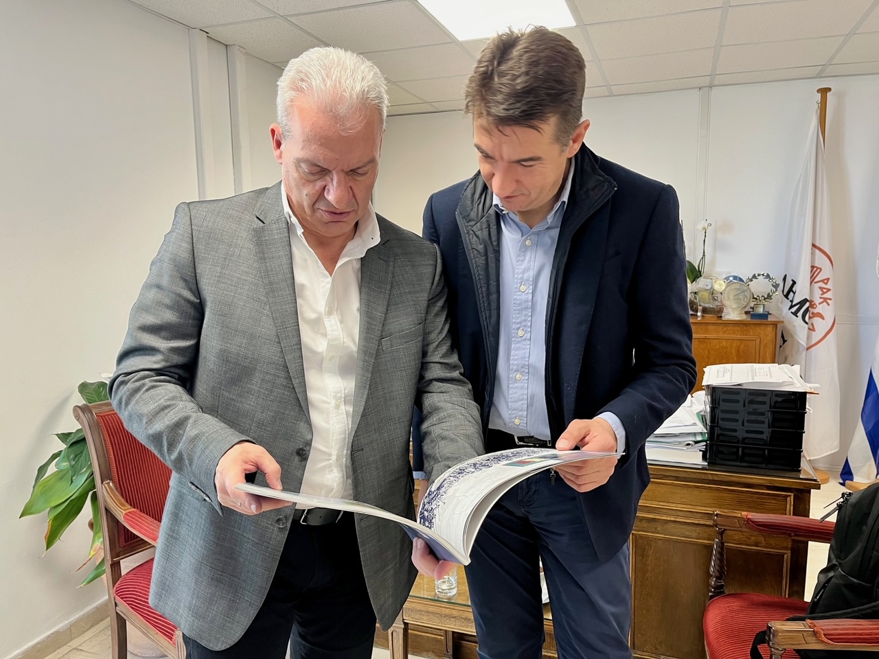 Συνάντηση του Δημάρχου Ηρακλείου με τον Πρέσβη της Σερβίας στην Ελλάδα