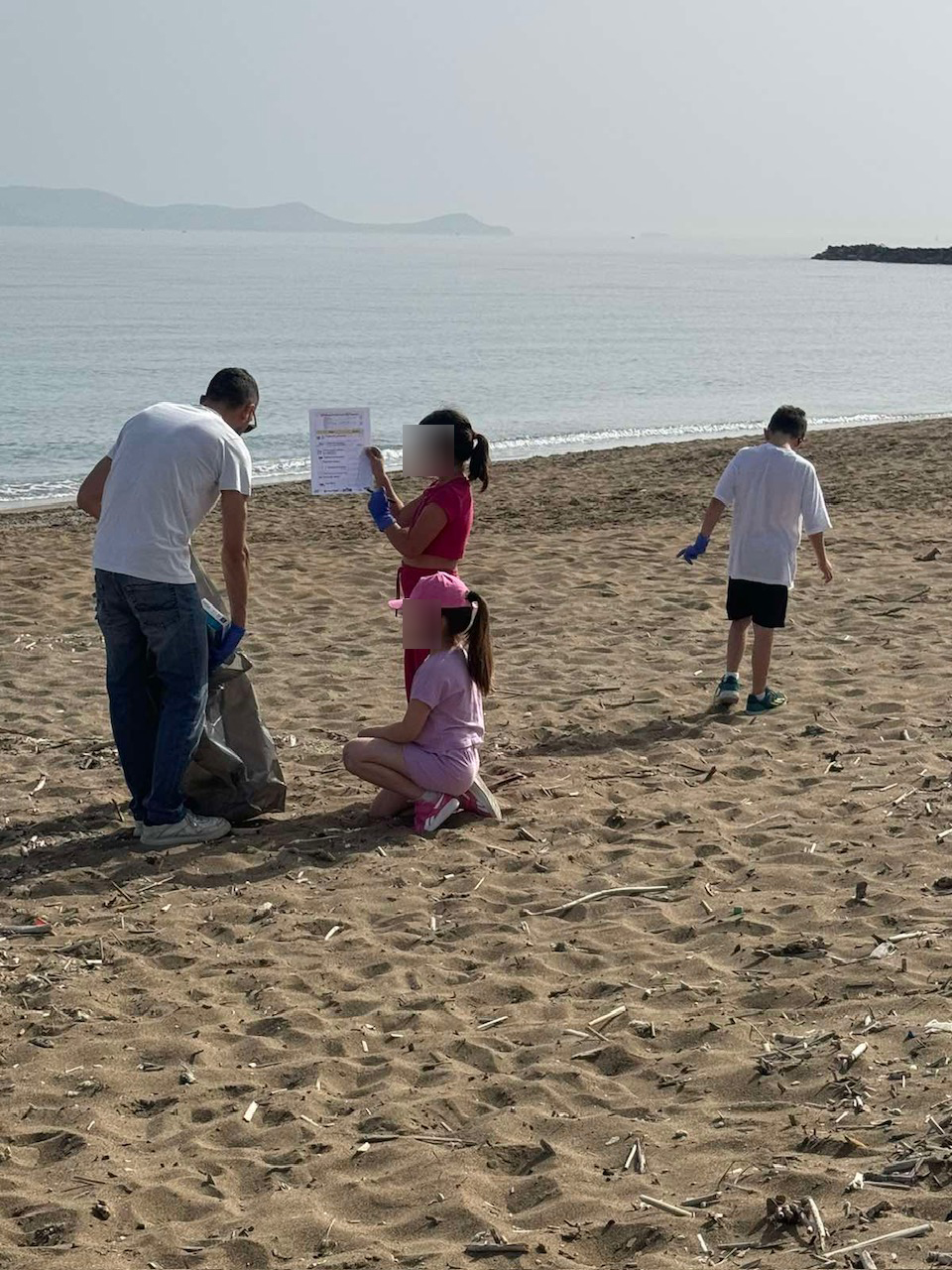 Δράση καθαρισμού της παραλίας στο Λίντο από τα παιδιά του 40ου και 43ου Δημοτικού Σχολείου Ηρακλείου 