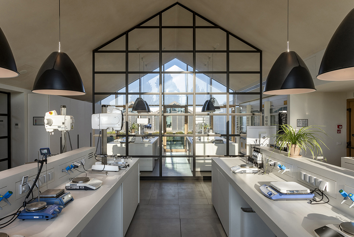 Scientific Lab_[ comfort zone]