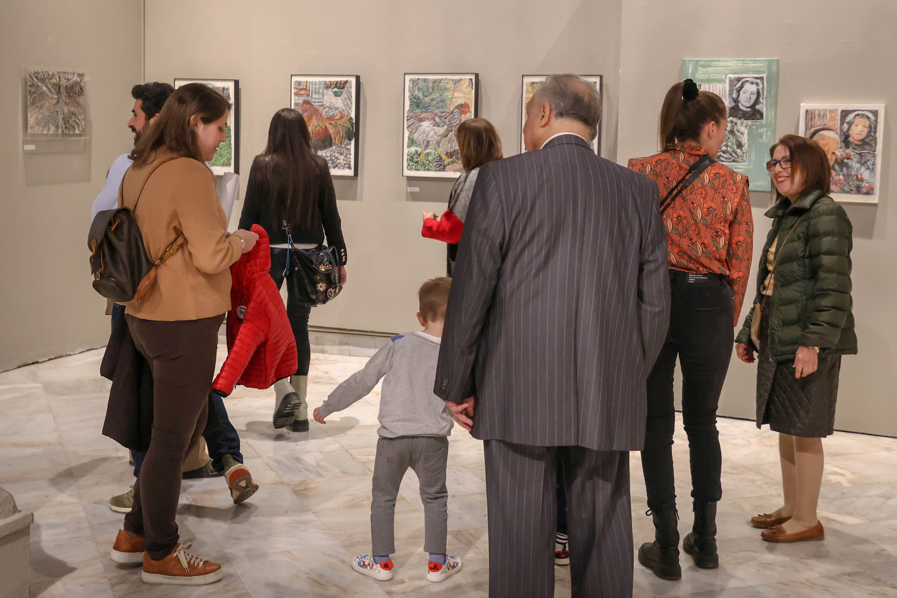 Ο Δήμαρχος Ηρακλείου Αλέξης Καλοκαιρινός στα εγκαίνια της έκθεσης ζωγραφικής της Αγγέλας Βορεάδου «Ιχνογραφίες» Εξωτερικός