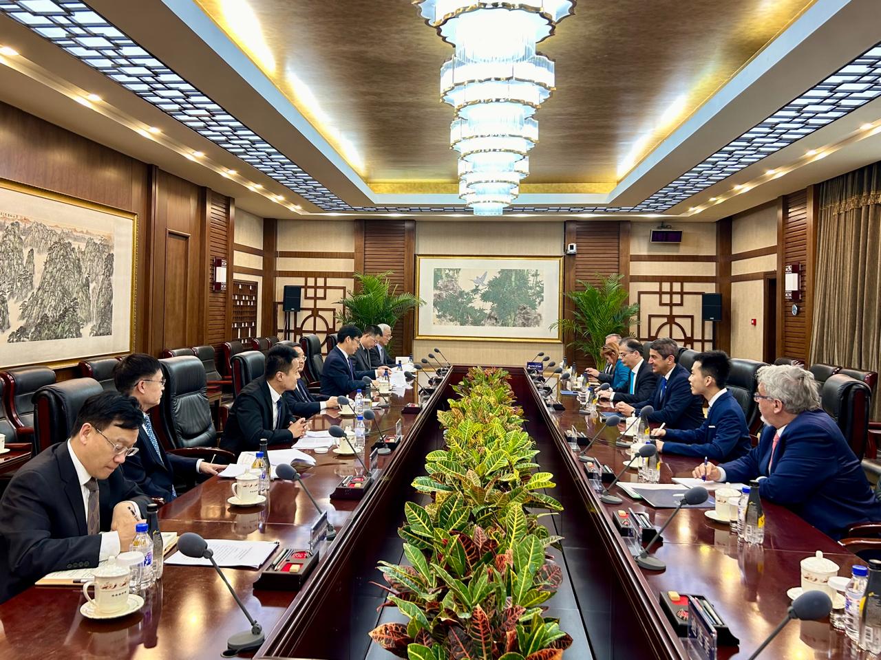 αυγενάκης Κίνα