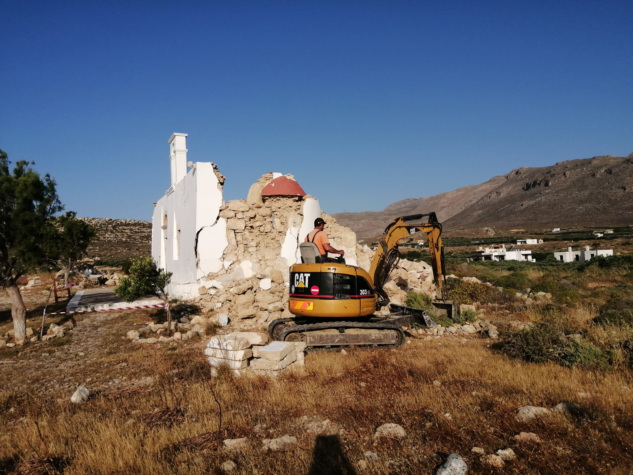 Αναστήλωση εκκλησάκι αγιος νικολαςο ξηροκαμπος