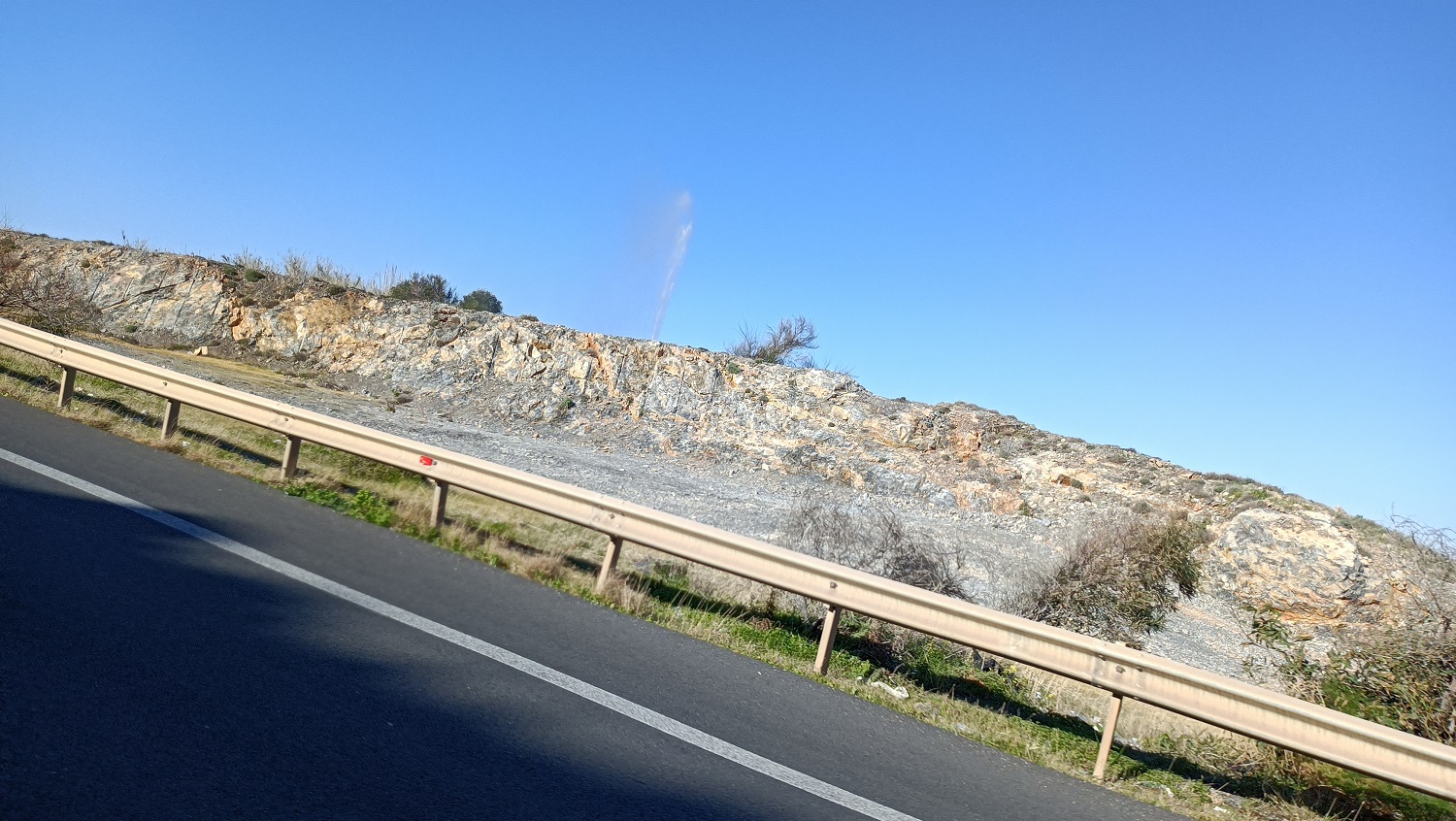 Αγωγός σπασμένος