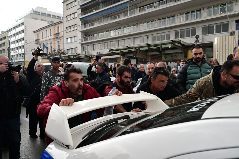 Αγρότες σύνταγμα