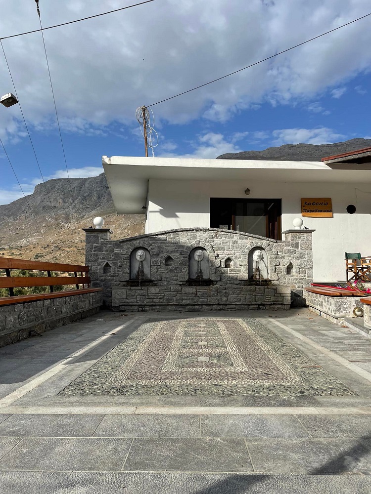 Ακούμια πλατεία