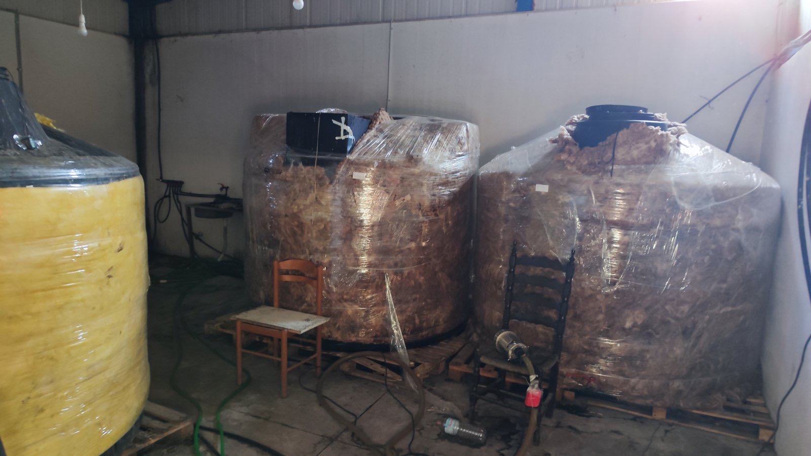 Είχαν μετατρέψει το σπίτι σε... παράνομο αποστακτήριο 