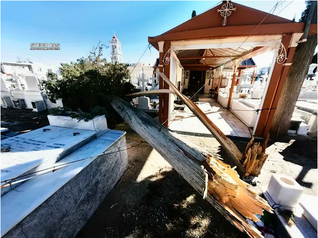 Μεγάλες ζημιές στο κοιμητήριο του Άργους - Δέντρα έπεσαν πάνω σε μνήματα