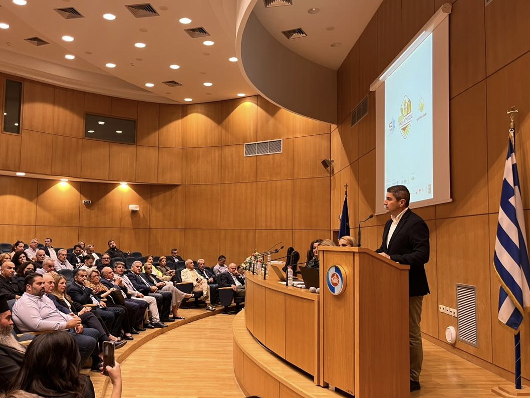 Ο ΥπΑΑΤ κάνοντας αναφορά στην Ελληνίδα αγρότισσα, επισήμανε ότι με την προσφορά της ως μάνα, σύζυγος, εργάτρια- παραγωγός και επιχειρηματίας στον πρωτογενή τομέα, συμβάλλει καθοριστικά στη ζωντάνια της ελληνικής περιφέρειας αλλά και στη διατήρηση των ελληνικών παραδόσεων.