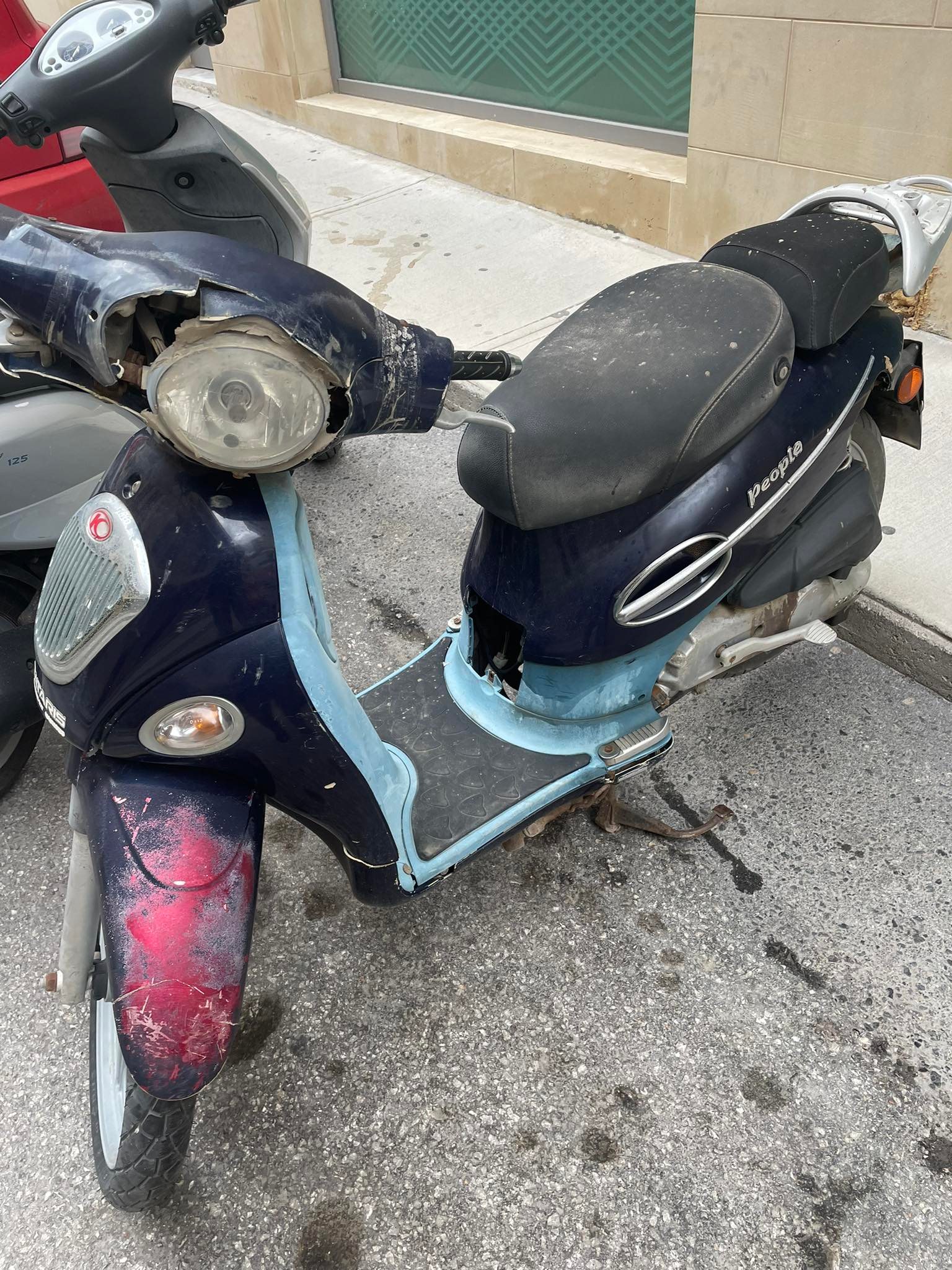 δίκυκλο εγκαταλελειμμένο