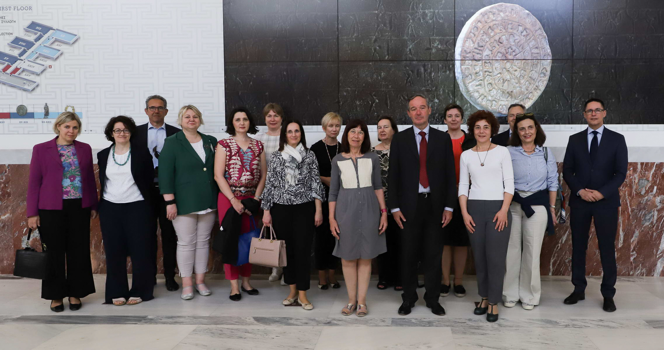 Εντυπωσιάστηκαν με τα εκθέματα του Αρχαιολογικού Μουσείου Ηρακλείου οι Ευρωπαίοι διπλωμάτες 