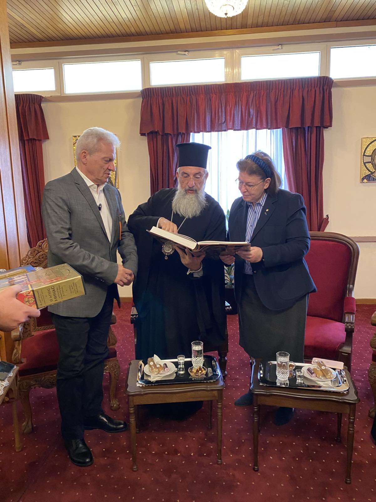 Ανταλλαγή δώρων Ειρηναίος Μενδώνη Καλοκαιρινός Ηράκλειο