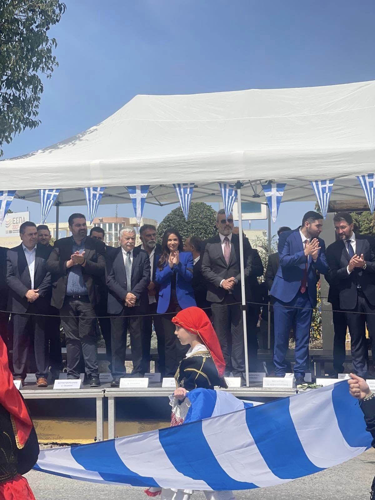 Ευχές για την 25η Μαρτίου με … αιχμές, από την Ελένη Βατσινά