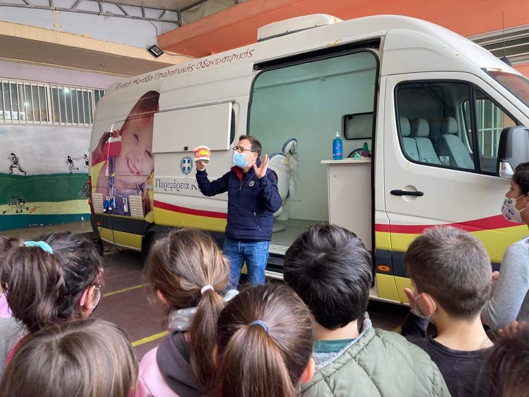 Σε σχολεία της Κρήτης η Κινητή Οδοντιατρική Μονάδα