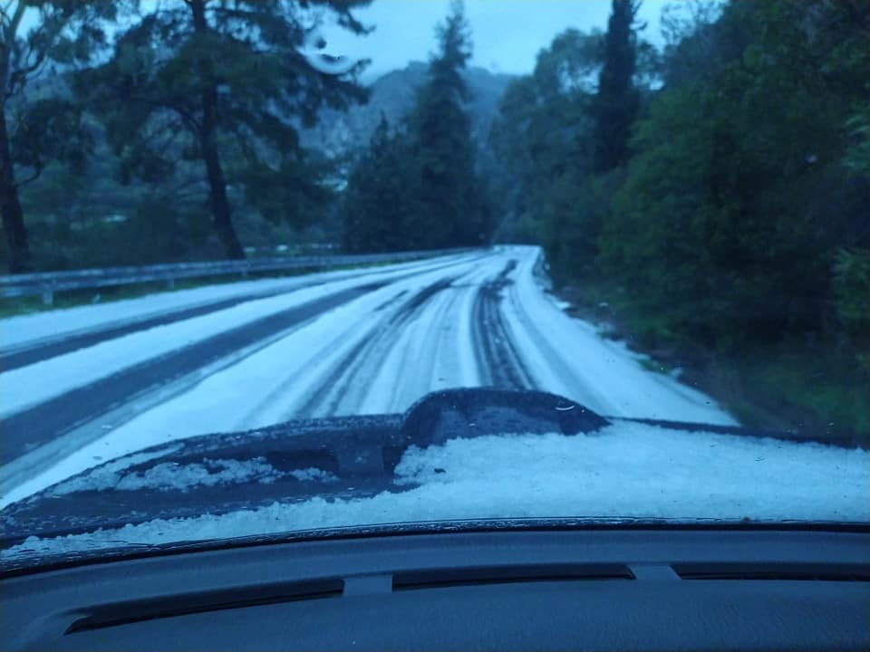 Χαλαζόπτωση, Έξω Μουλιανά φωτογραφία Nikos Kontolaimakis από Sitia on line