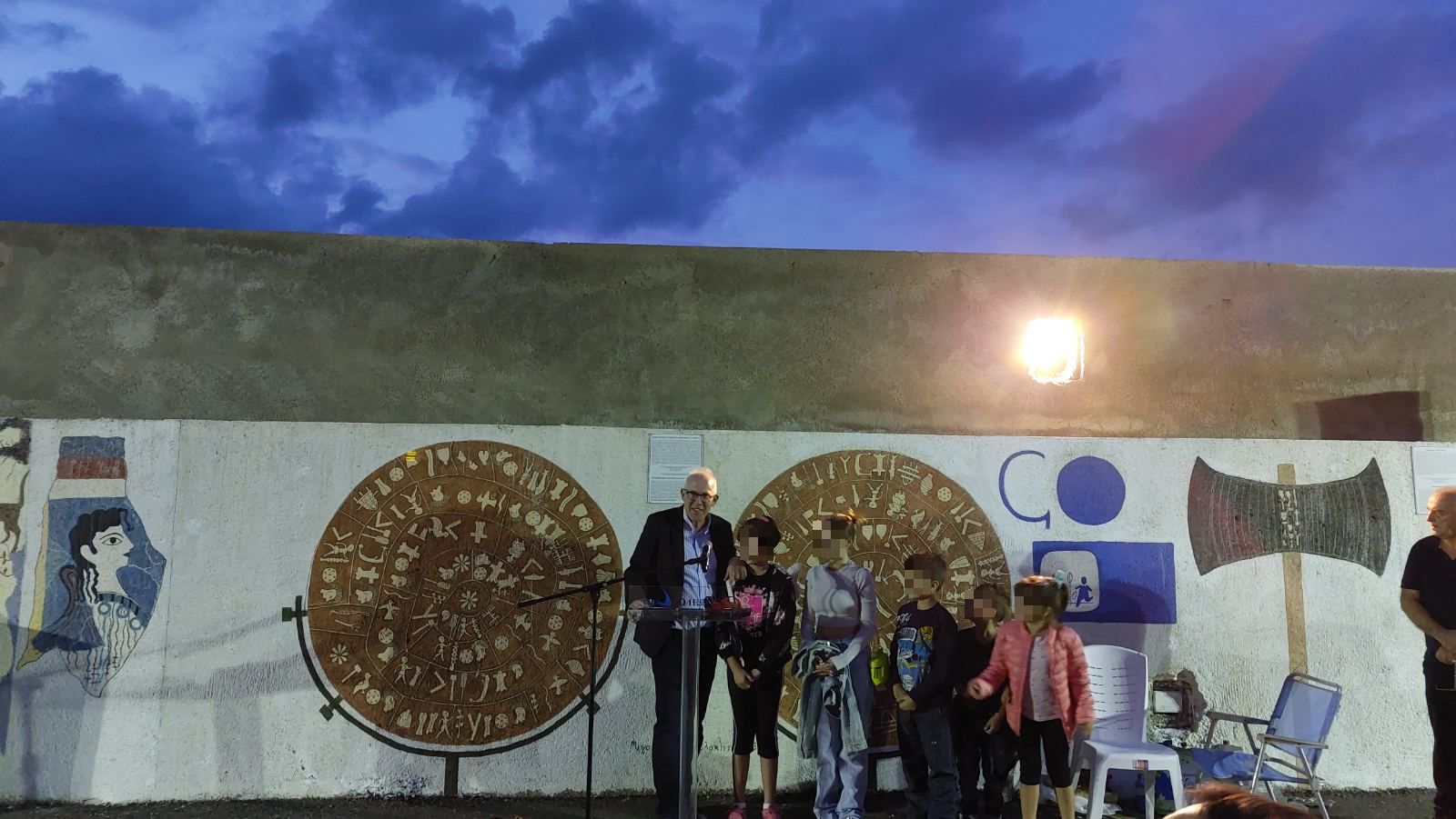 Gareth Owens Δίσκος Φαιστού Τοιχογραφία Λιμάνι Ηράκλειο παιδιά χωριό SOS