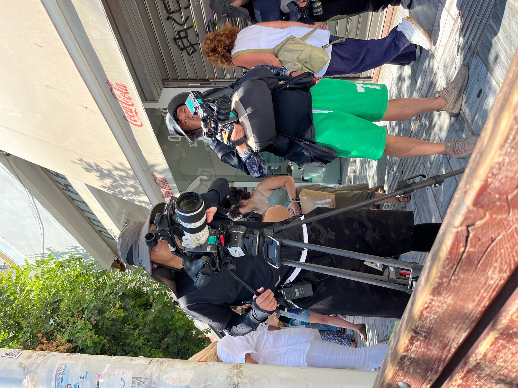 Έκπληκτοι με τα γυρίσματα τηλεοπτικού προγράμματος στο Ηράκλειο