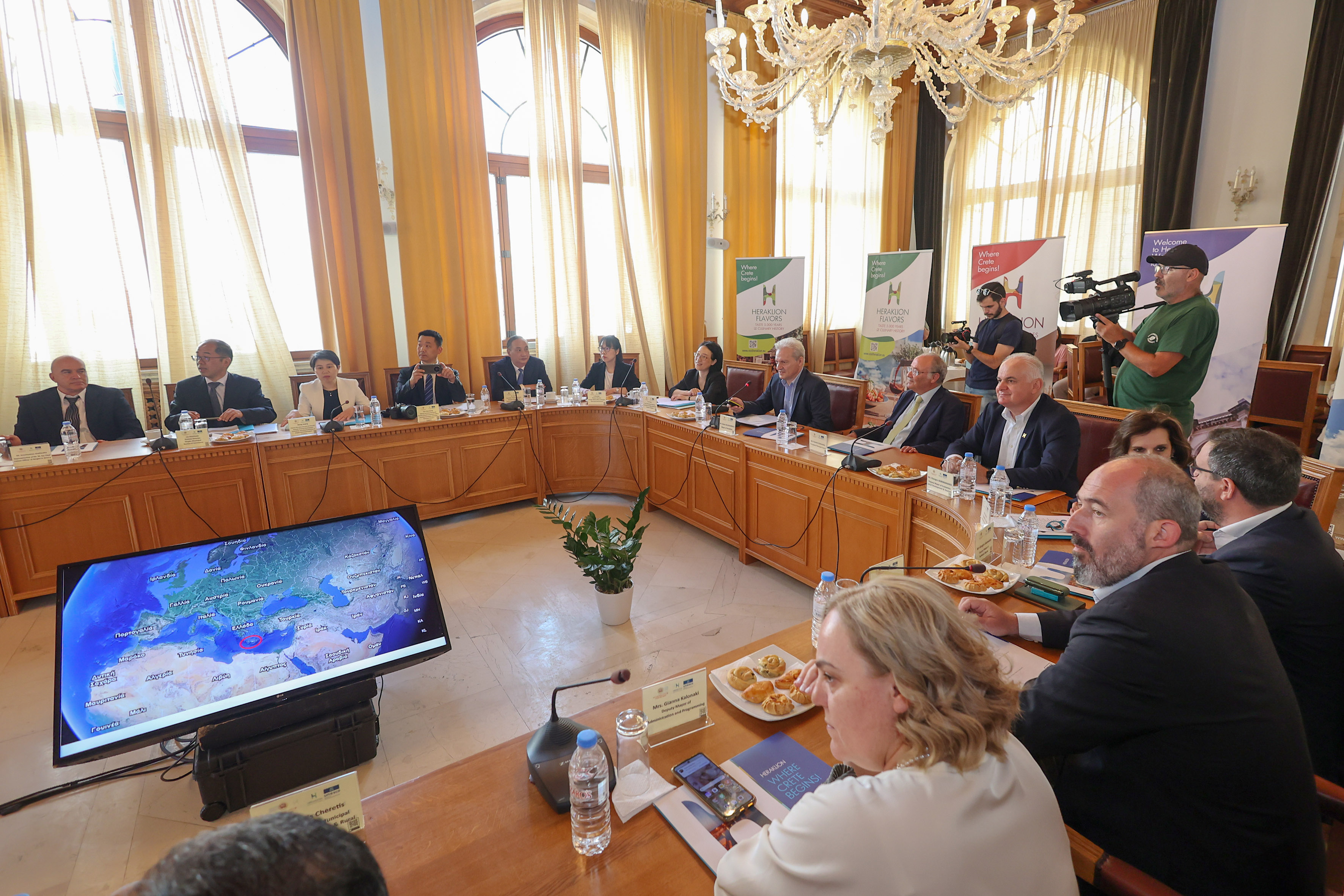 ΚΙνεζικη αντιπροσωπεία Ηρακλειο