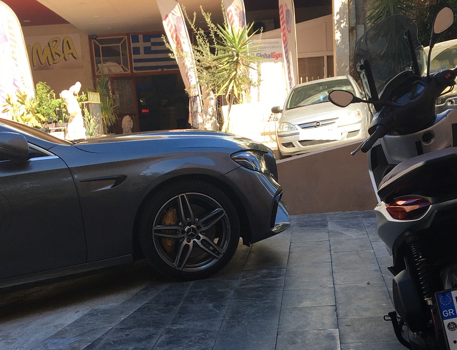 παρκάρισμα ταξί Αθηνά ράμπα αναπηροι αμεα