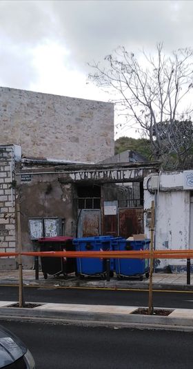 "Αν θες να μάθεις την ιστορία μιας πόλης, ακόλουθα τους κάδους της"