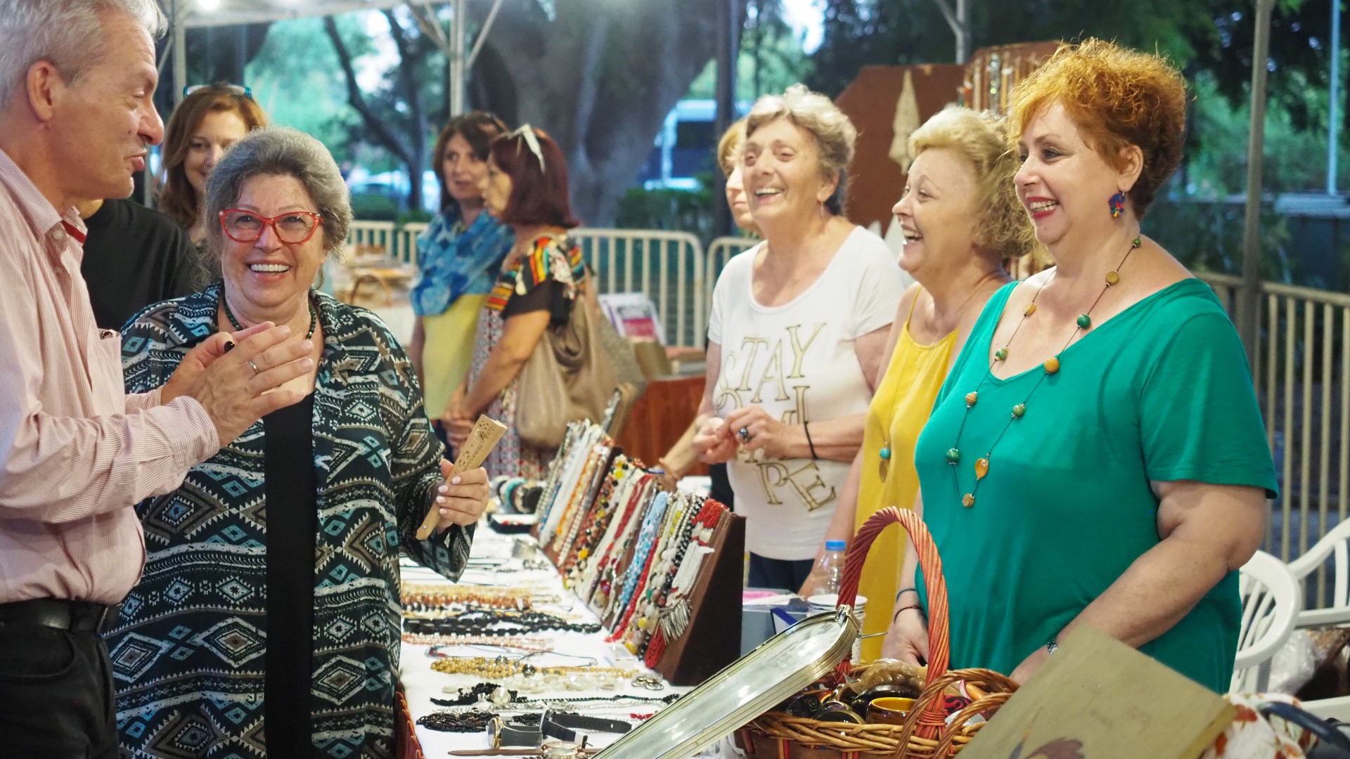 Καλοκαιρινός παζάρι Γυναικείων σωματείων