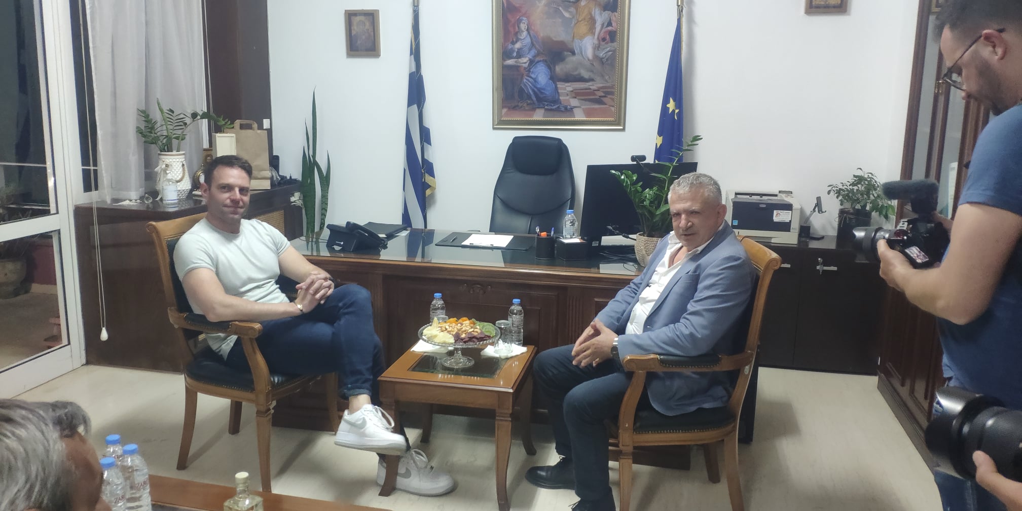 Στις Μοίρες ο Κασσελάκης - Συνάντησε Δήμαρχο και πολίτες