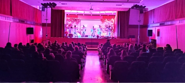 Περιφέρεια Κρήτης θεατρική παράσταση