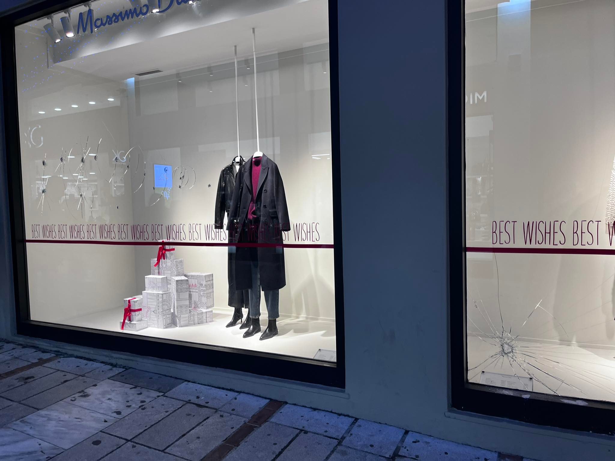 Πορεία με "παρατράγουδα" μέσα στην εορταστική αγορά