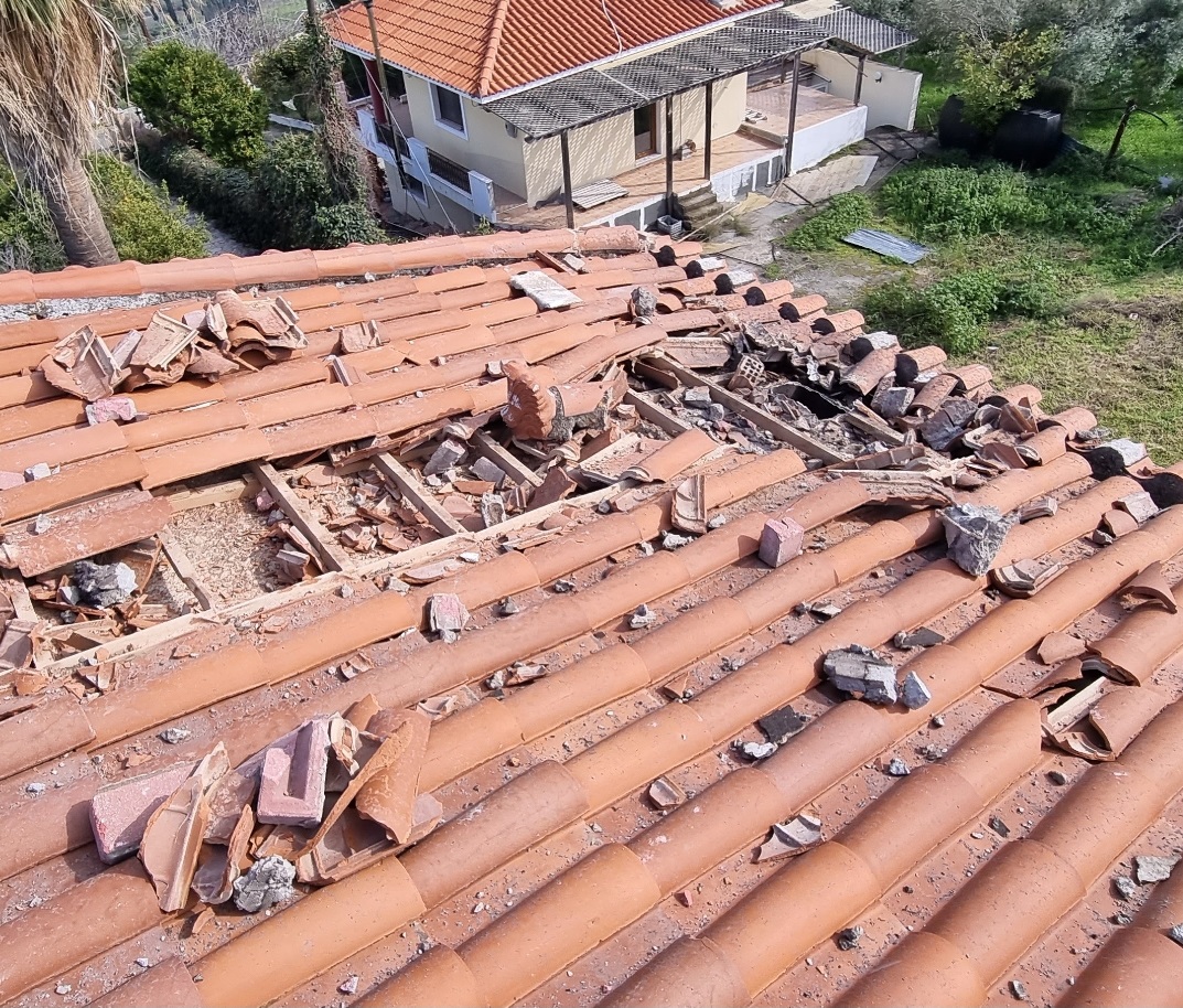 Κεραυνός έπεσε σε σπίτι στη Σύλλαμο