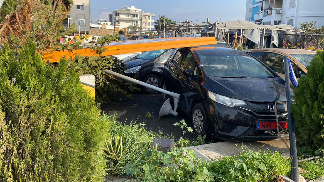  Σοβαρές ζημιές από ανεμοστρόβιλους στη Λεμεσό - Ακρωτηριάστηκε στα δάκτυλα ένας άνδρας