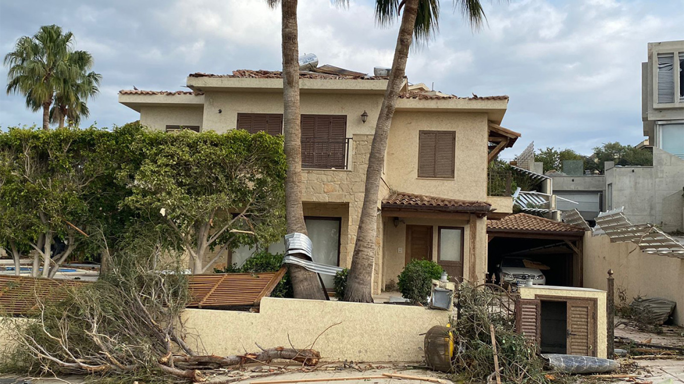  Σοβαρές ζημιές από ανεμοστρόβιλους στη Λεμεσό - Ακρωτηριάστηκε στα δάκτυλα ένας άνδρας