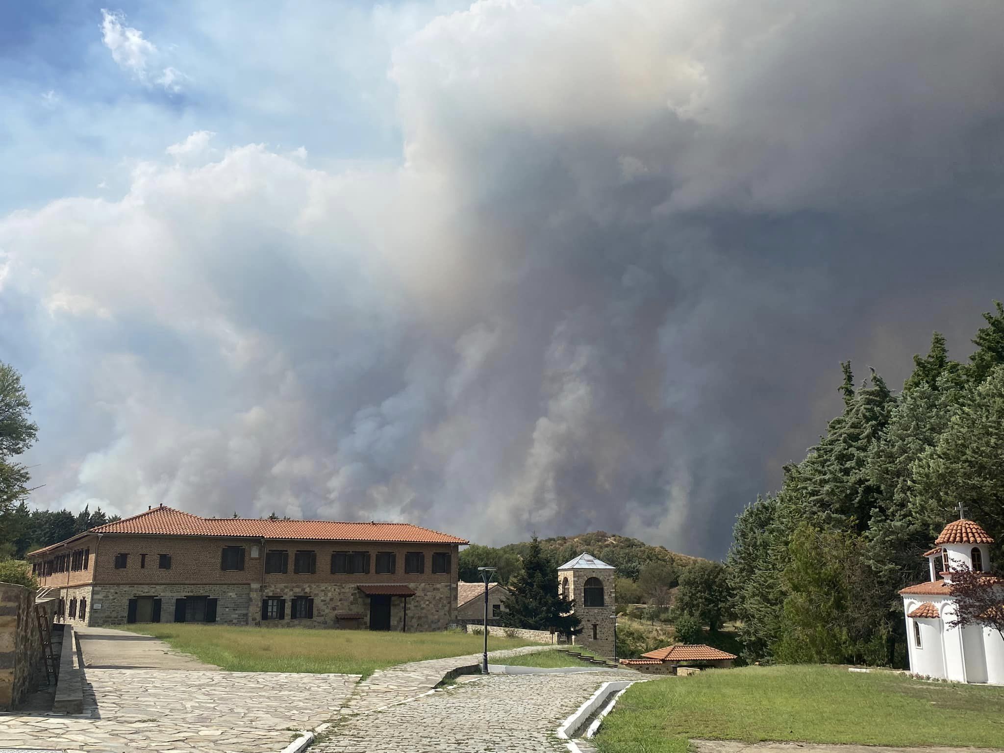 kritikoi pyrosvestes 1