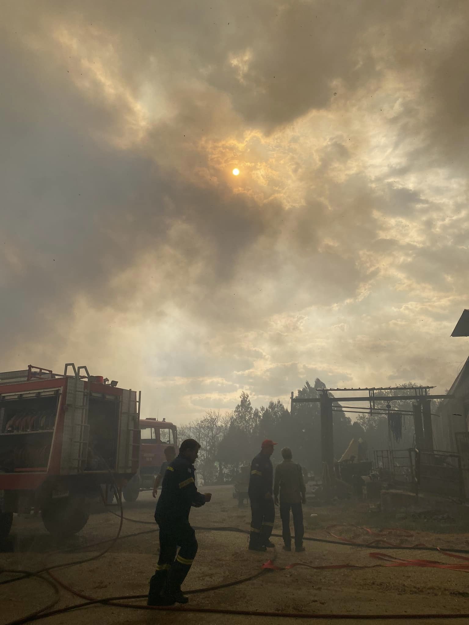 kritikoi pyrosvestes 8