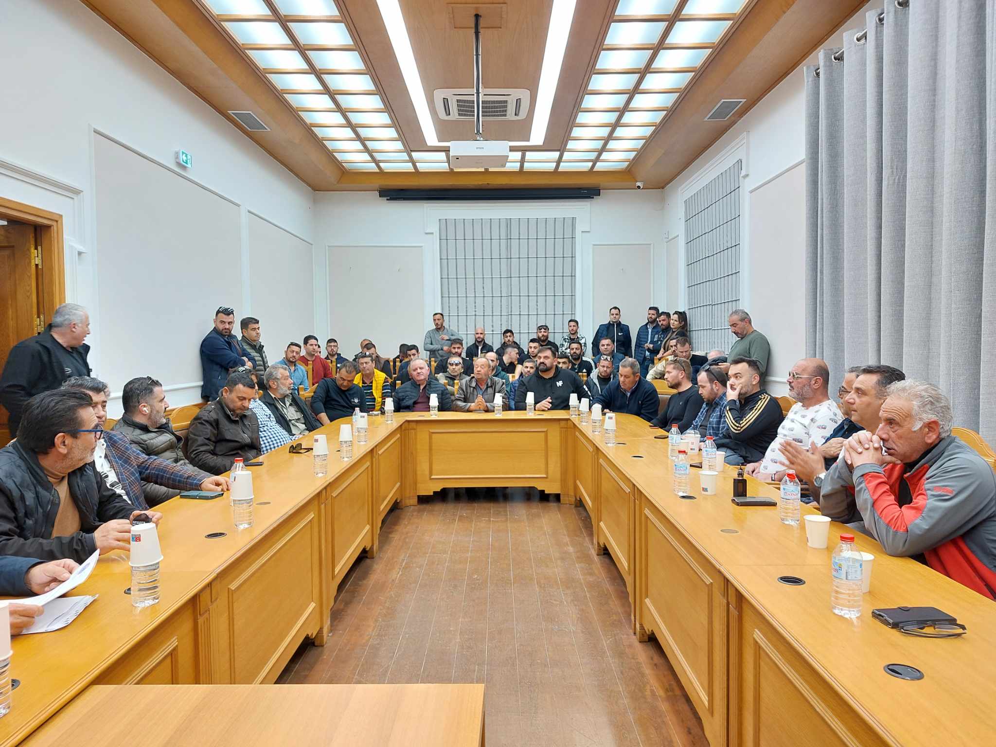 περιφέρεια τουριστικα λεωφορεια