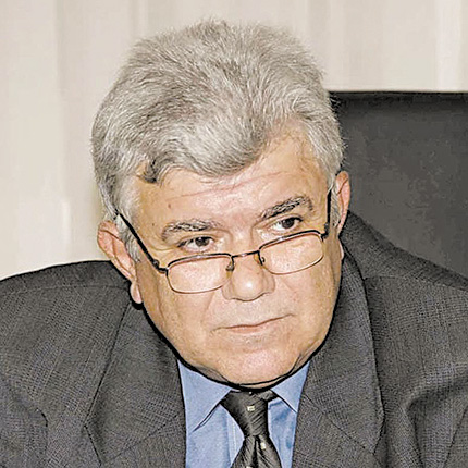 Νίκος Μαρκάκης