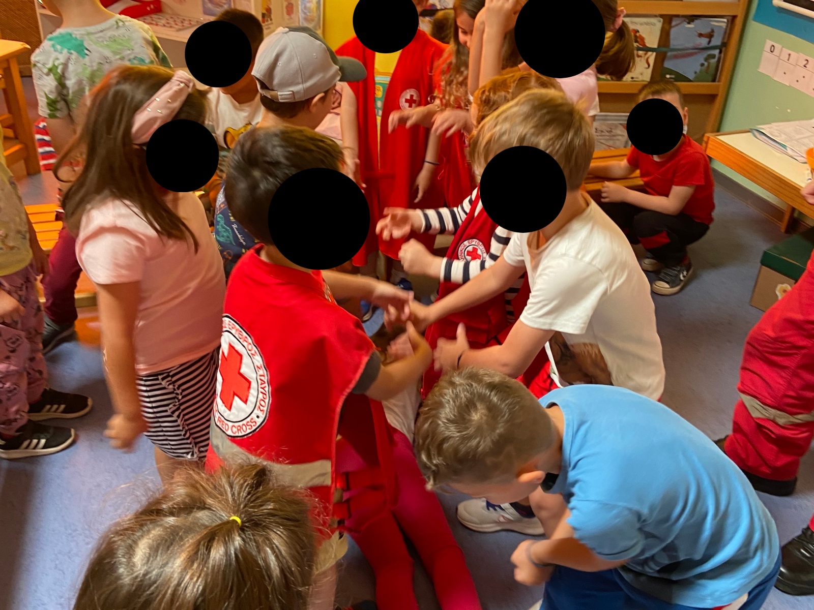Εθελοντισμός και πρώτες βοήθειες στο 32ο και 43ο Νηπιαγωγείο με τη συμμετοχή των μικρών μαθητών και μαθητριών