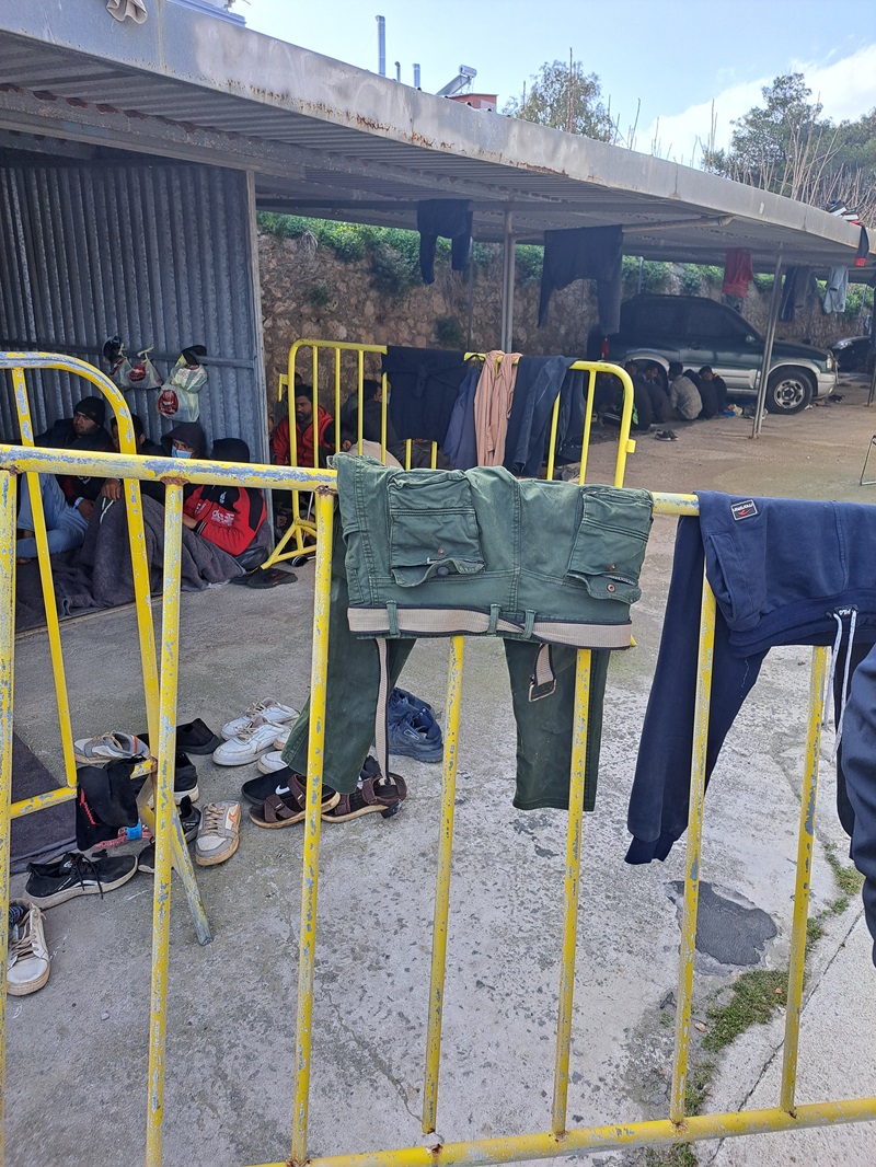 Κλιμάκιο της ΤΕ Χανίων του ΚΚΕ επισκέφθηκε τον χώρο φιλοξενίας μεταναστών στη Σούδα 