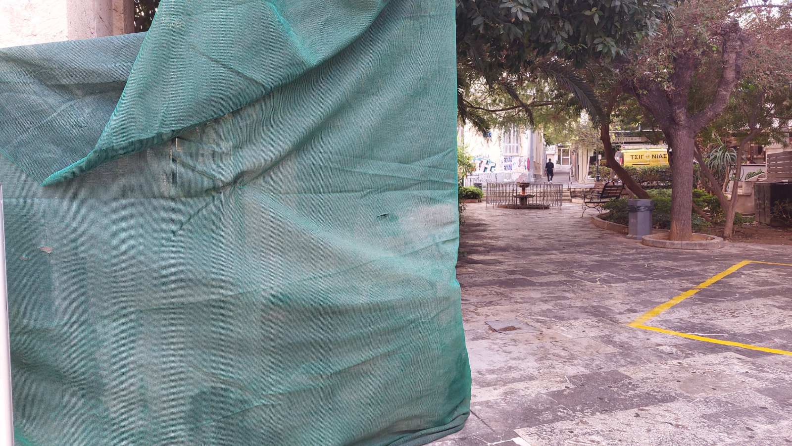 mnimeio 25is augoustou