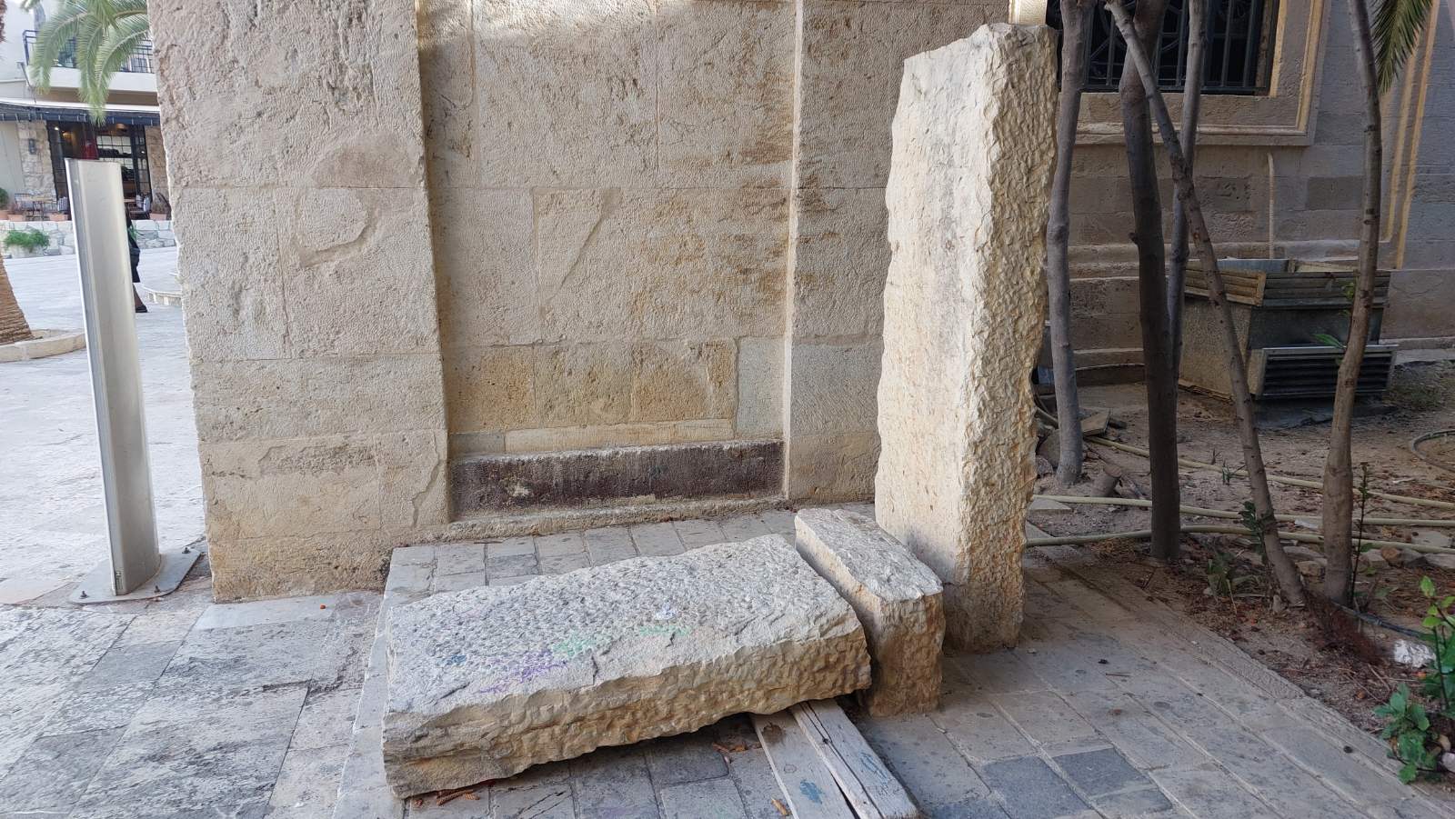 mnimeio agios titos2