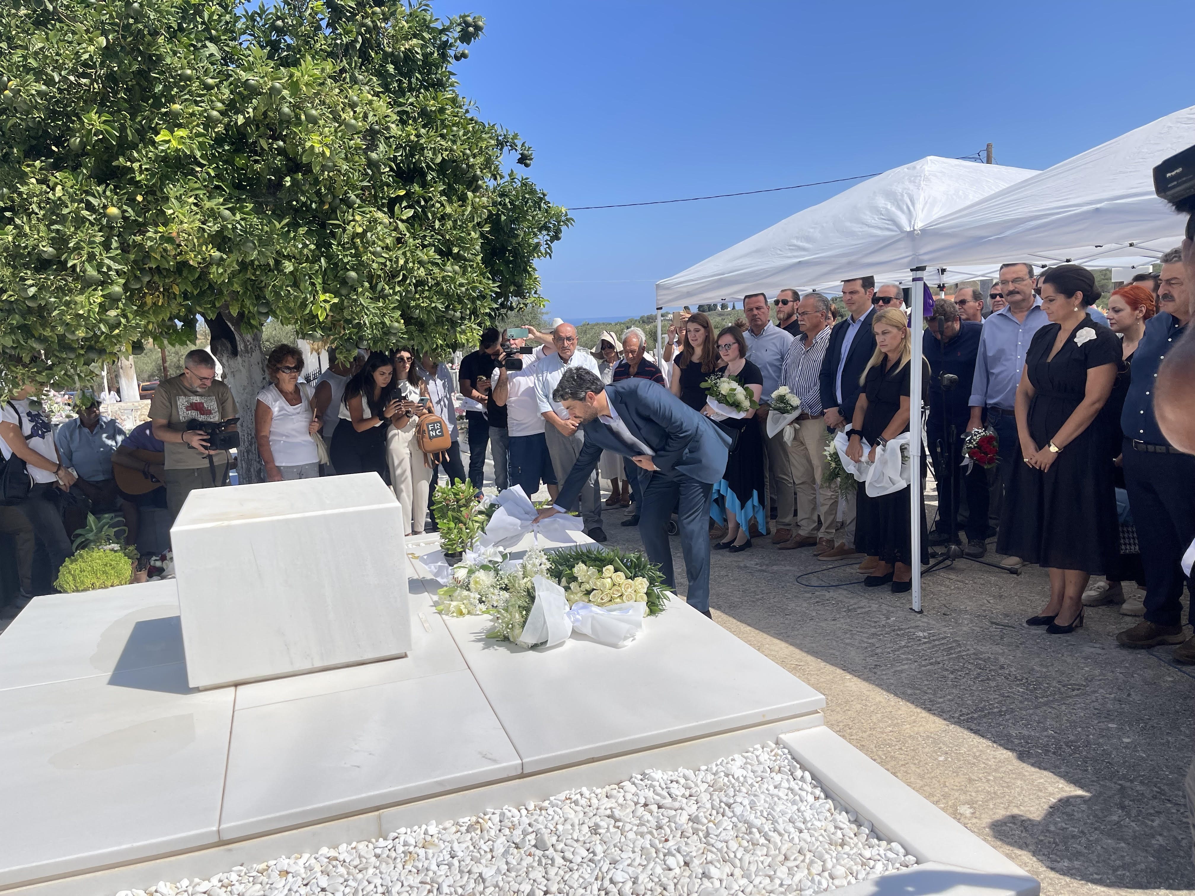  Σε κλίμα συγκίνησης το ετήσιο μνημόσυνο του Μίκη Θεοδωράκη - Φωτογραφίες