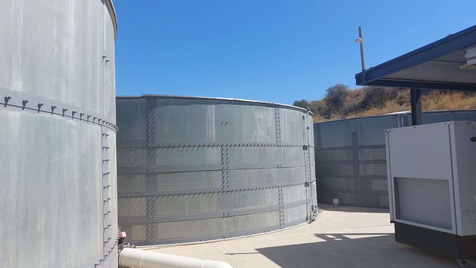 monada afalatosis malevizi 4