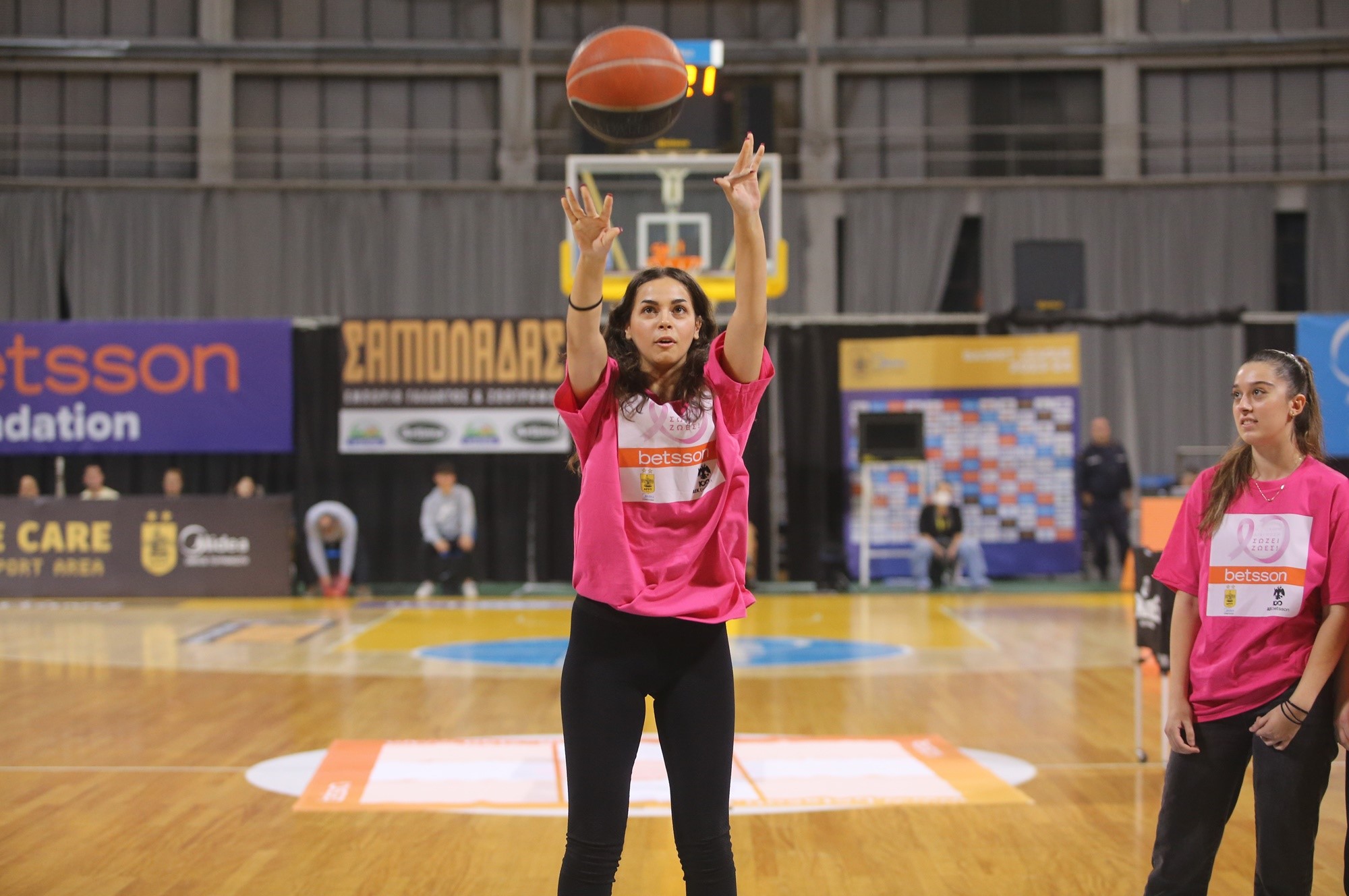 Η Betsson μαζί με τον Άρη Midea και την AEK BETSSON έδωσαν το δικό τους μήνυμα για τον καρκίνο του μαστού!