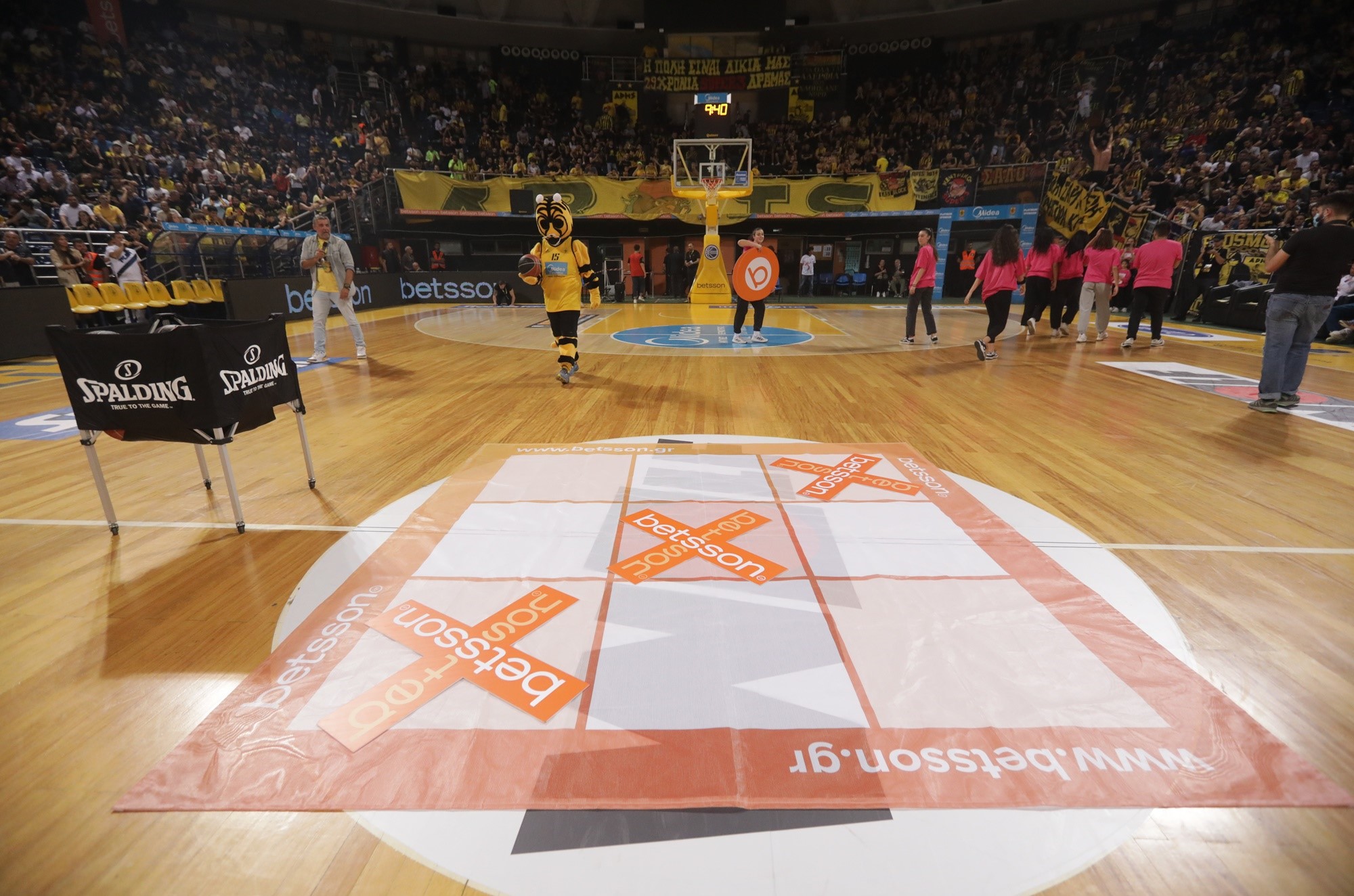 Η Betsson μαζί με τον Άρη Midea και την AEK BETSSON έδωσαν το δικό τους μήνυμα για τον καρκίνο του μαστού!