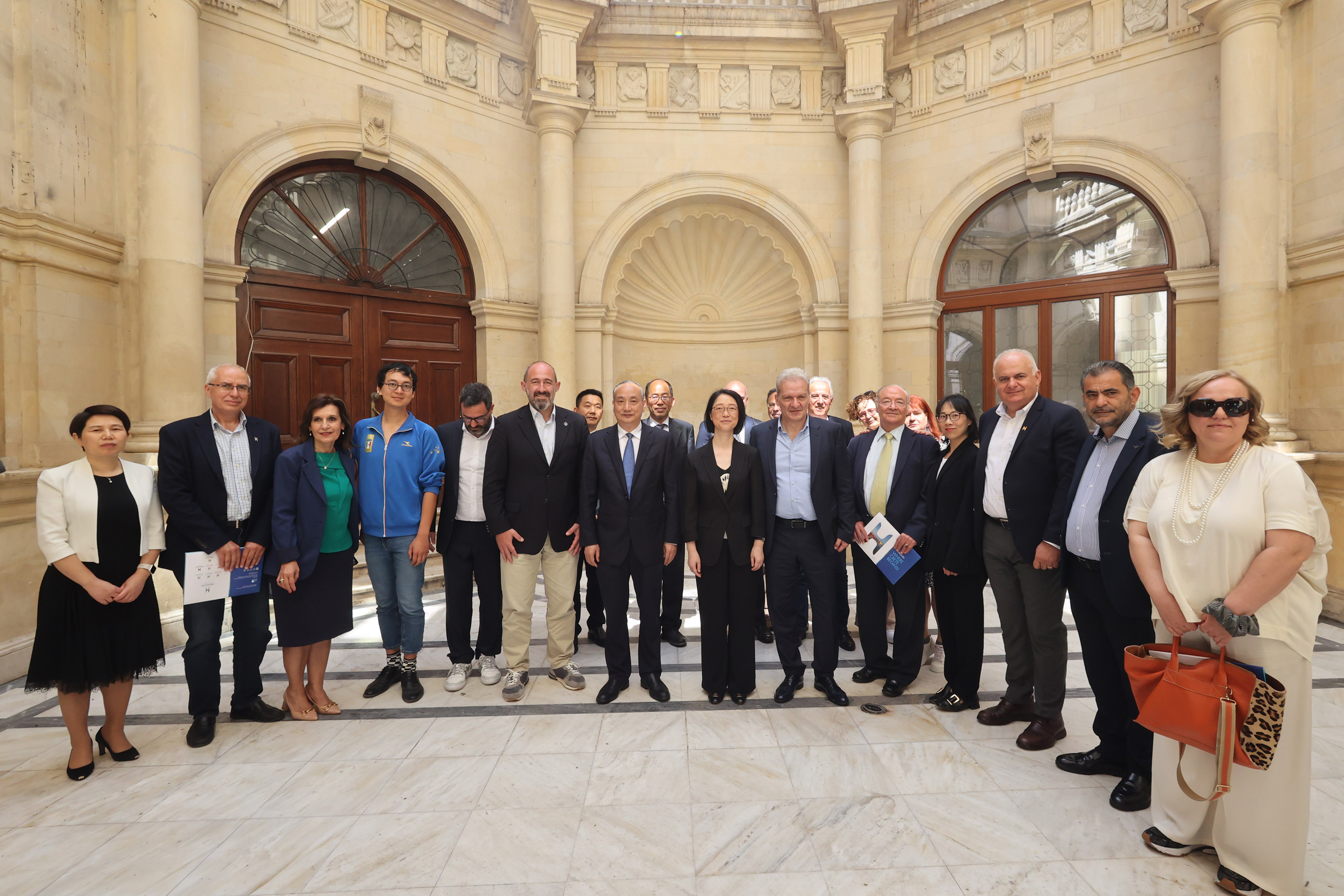 ΚΙνεζικη αντιπροσωπεία Ηρακλειο